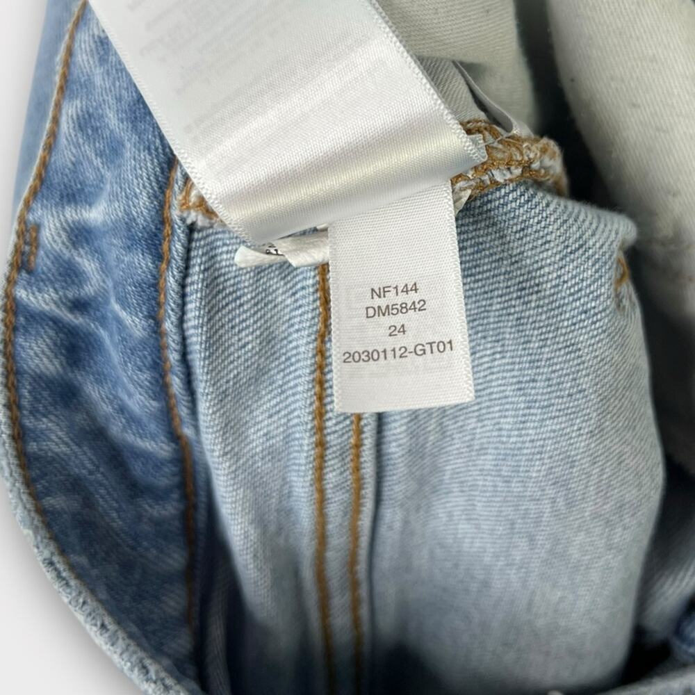 Madewell The Curvy Mom Jean in Lowden Wash: Ripped Edition Size 24 - Picture 7 of 9